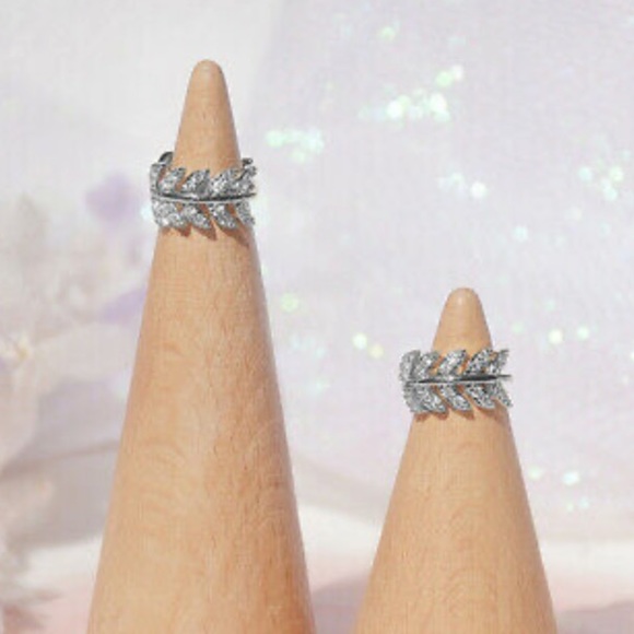 - New Sterling silver diamond luxury earrings - Picture 3 of 3